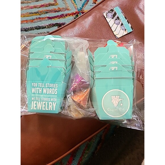 Origami Owl Consultant Supplies Swag – 9 Clam Shell Holders And 11 Boxes - Picture 10 of 11